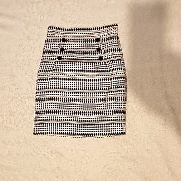 2 H&M penicl skirts2 H&M penicl skirts - Picture 2 of 8